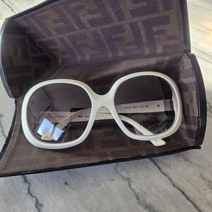 FENDI Sunglasses 🕶 Cream ..EUC.Case and Cloth Included.